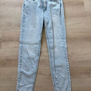 Urban Outfitters High Rise Mom Jeans - Light Wash